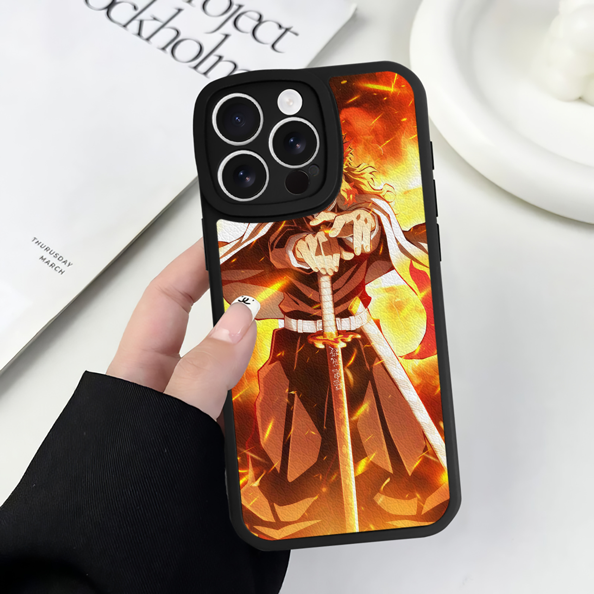 （画像用） 炎柱-煉󠄁獄 杏寿郎／れんごく きょうじゅろう Rengoku Kyoujurou 【iPhone 16シリーズ対応】シリコンスマホケース（レザー調） 材質：シリコン